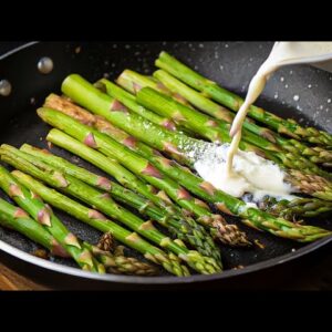 Friends from Italy taught me how to cook asparagus so deliciously! Recipe in 5 minutes!
